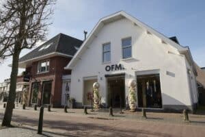 Only For Men, Huizen